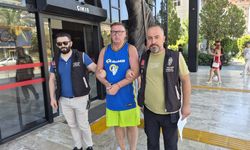 Türk bayrağına tüküren İngiliz turist tutuklandı