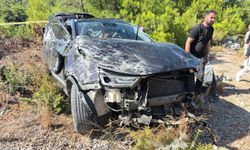 Bariyere ardından elektrik direğine çarptı: Genç hayatını kaybetti!