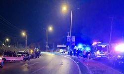 Motosiklet refüjdeki direğe çarptı: Sürücü öldü