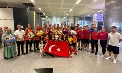 Şampiyon cimnastikçilere İzmir'de coşkulu karşılama