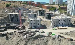 Büyükşehir’de ‘Karabağlar TOKİ’ tartışması… Kınay’dan ‘ruhsatsız’ çıkışı!