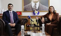 AK Partili İnan'ın Foça ziyaretinde Özel'e zehir zemberek sözler!