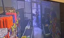 Otomobil marketten çıkan müşteriye çarptı