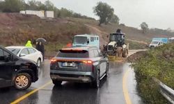 İki bölgede toprak kaydı: Yol trafiğe kapandı!