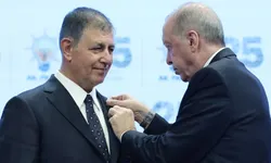 Özel'den Tugay'ın AK Parti'ye transferiyle ilgili çarpıcı iddia: Önüne iki dosya koymuşlar!