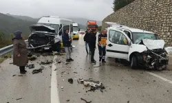 Yolcu minibüsü araça çarptı: 1 ölü, 10 yaralı!