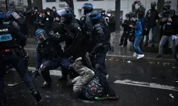 Fransa'da tansiyon yüksek: Polis göstericilere müdahale etti