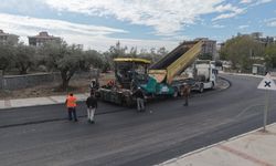 İzmir’de iki noktada yol seferberliği: Asfalt çalışmaları sürüyor