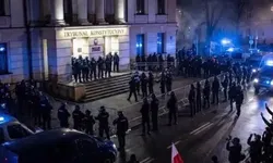 Polonya’da siyasi kriz derinleşiyor: Muhalefetten Tusk hükümetine güvensizlik önergesi