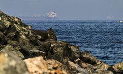 Katar açıklarında 1 tanker vuruldu