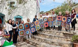 Bodrumlu kadınlar sokaklar için ördü: 1400 motif bir araya getirildi