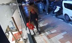Manisa’da bir kişi mağaza önünde asılı olan Türk bayrağını yere attı