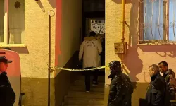 Sevgilisiyle birlikte yaşadığı evde göğsünden bıçaklanıp öldü