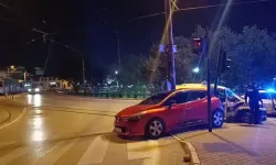 Polisten kaçarken trafik lambasına çarptı: Alkollü sürücüye 420 bin lira ceza