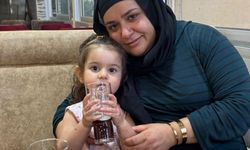 Anne ile 4 yaşındaki kızına otomobil çarptı: Anneden acı haber!