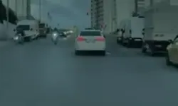 Hafif ticari arac motosiklete çarptı!