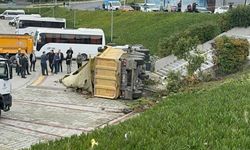 Hafriyat kamyonu İSKİ’nin bahçesine düştü: 2 yaralı!