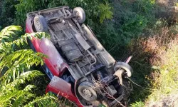 Servis minibüsü dereye uçtu: 9 yaralı!