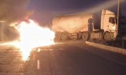TIR'a çarptı, alev aldı!