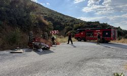 Devrilen traktörün sürücüsü öldü, eşi yaralandı!