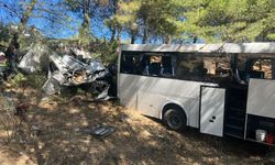 Tur otobüsü uçuruma yuvarlandı: 2 ölü, 9 yaralı!