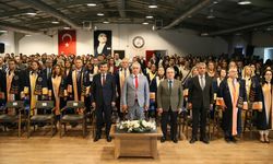 İzmir Demokrasi Üniversitesi'nde yeni akademik yıl töreni