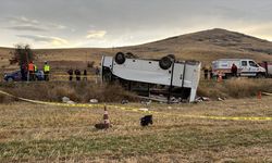 İşçi servisi devrildi: 28 kişi yaralandı