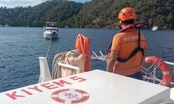 Fethiye açıklarında sürüklenen teknedeki 4 kişi kurtarıldı