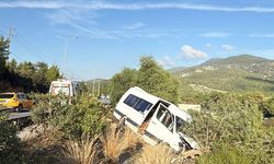 Otomobille minibüs çarpıştı: 2 kişi yaralandı!