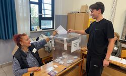 Komşuda seçim günü... Binlerce İzmirli sandığa gitti!