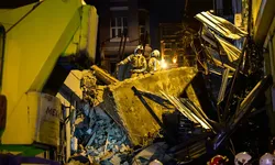 İstanbul'da 5 katlı metruk bina çöktü