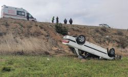 Otomobil şarampol devrildi: Sürücü ve eşi yaralandı!