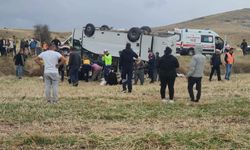 Midibüs, şarampole devrildi: 25 yaralı!