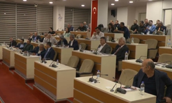 Bayraklı’da YENİ Parti-CHP tartışması: ‘Şeref’ sözleri salonu karıştırdı!