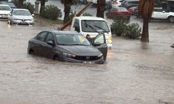 Bodrum’da sağanak: Cadde ve sokaklar göle döndü!