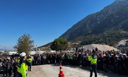 Büyükşehir personeline yol ve cadde çalışmalarında güvenlik eğitimi