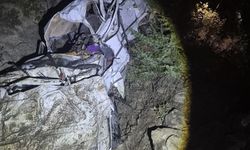 Otomobil uçuruma yuvarlandı: 4 ölü, 1 yaralı
