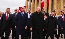 Cumhuriyet'in 103. yılında Anıtkabir'de tören: Siyasi liderler de katıldı