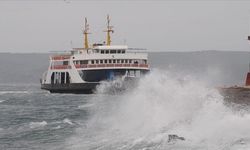 Kuzey Ege'de feribot seferlerine fırtına engeli