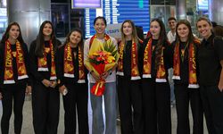 Göztepe'de Zhuang'a çiçekli karşılama