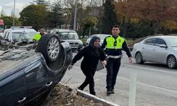Otomobil takla attı, annesi gözyaşlarına boğuldu