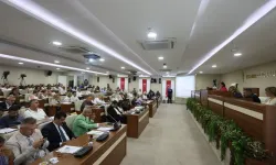 Karabağlar’da bütçe krizi… Meclis ertelendi, masalar yumruklandı!