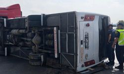 Antalya’da midibüs devrildi: 5 yaralı