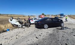 Zincirleme trafik kazası: 1 ölü, 4 yaralı