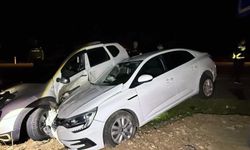 İki otomobil çarpıştı: 6 kişi yaralandı