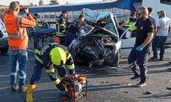 Tıra çarpan hafif ticari araçtaki 2 kişi öldü