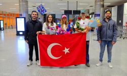 Okyanusları aşan Eda, İzmir'e döndü