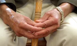 Parkinson hastaları beyin pili ile şifa buldu