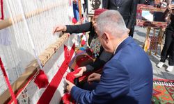 İzmir'de '29 Ekim' coşkusu başladı... İlk ilmek Vali Elban'dan!