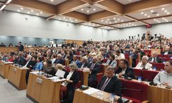 Büyükşehir’de ‘hain’ tartışması: Düne kadar el pençe divan duruyordunuz!